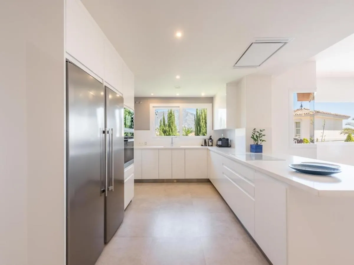 Los Belvederes A Spacious And Luxury Apartment Μαρμπέλλα